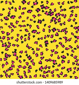 Seamless vector yellow leopard pattern.  Trendy stylish wild gepard, leopard print. Animal print background for fabric, textile, design, advertising banner.