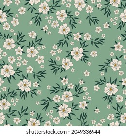 Nahtloses Vintage-Muster. Wunderschöne weiße Blumen und grüne Blätter auf hellgrünem Hintergrund. Vektorstruktur. Trenddruck für Textilien und Tapeten.