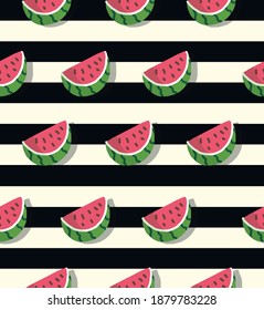Patrón de sandías sin foco. Los vectores rayan fondo blanco y negro con rodajas de sandía acuarela.