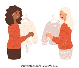 Compras sazonais. Mulher étnica negra feliz e loira de pele clara tentando blusa à venda. Ilustração vetorial. Personagem de comprador feminino isolado em estilo plano
