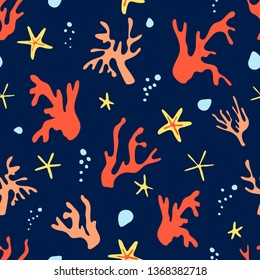 Seaweeds handdrawn seamless pattern. Marine plants vector. Corals and starfish in flat style. Underwater life background