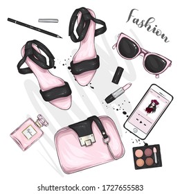 Una selección de elegantes accesorios para mujeres. Ilustración de moda. Vector para tarjeta de saludo o afiche, impreso en ropa. Moda y estilo. Calzado, bolso, gafas, cosméticos y smartphone. Perfume y 