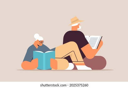 pareja de ancianos leyendo libros viejo y mujer familia pasando tiempo juntos concepto de retiro relajado