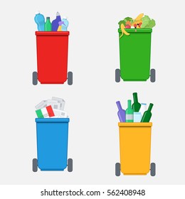 Separación de residuos en basuras coloreadas. Blindajes de reciclaje con plástico, papel, vidrio y residuos orgánicos. Ilustración de vectores en diseño plano