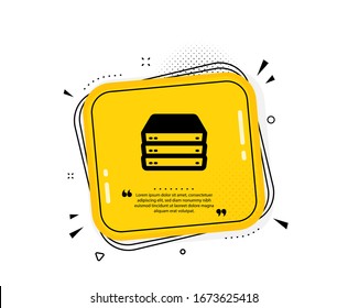 Icono de servidores. Burbuja del discurso de cita. Signo de componente de PC. Gran símbolo de almacenamiento de datos. Marcas de cotización. Icono de servidores clásicos. Vector