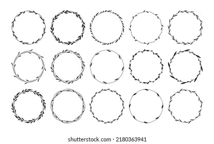Satz von 15 handgezeichneten Frühlingswrethen einzeln auf weißem Hintergrund, Vektorgrafik. Blumenrahmen von Blättern. Doodle style.Collection von floralen Monogrammrahmen.