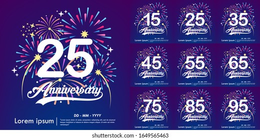 conjunto de emblemas de la celebración del 15-95 aniversario. logo de aniversario blanco con coloridos fondos de fuegos artificiales. diseño de plantilla de ilustración vectorial para web, volantes, afiches, tarjetas de felicitación y tarjetas de invitación