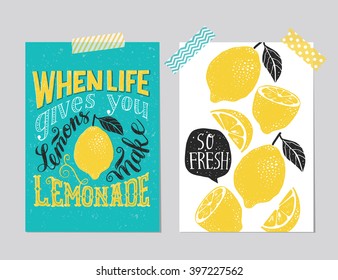 Conjunto de 2 cartas dibujadas a mano. Afiche de motivación escrito a mano "Cuando la vida te da limones hacen limonada" con caligrafía moderna y limón, carta con limones, burbuja de habla y letra manuscrita, 