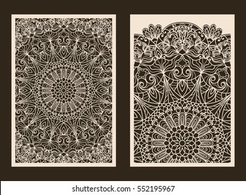 Set von 2 Einladung Hochzeit oder Grußkarte mit Spitzentyp. Layoutgratulatorkarte mit geschnitztem OpenWork-Muster. Muster für Laserschneiden, Plotterschneiden oder Drucken. Vektorgrafik
