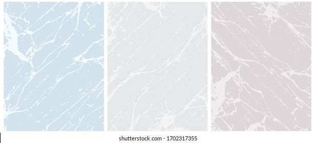 Conjunto de 3 diseños de vectores de mármol abstracto. Líneas irregulares fuera de blanco sobre fondo azul y gris. 2 Diferentes tonos grises. Arte estilo Piedra de Mármol suave. Conjunto en blanco en color pastel.