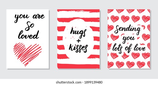 Set von 3 Valentinstag-Karten. Trendy Drucke in roten Farben mit handgezeichneten Phrasen. Letterkompositionen. Grußkarten im einfachen Stil. Romantische Dodle-Illustration. Saisonale Gestaltung, Plakat