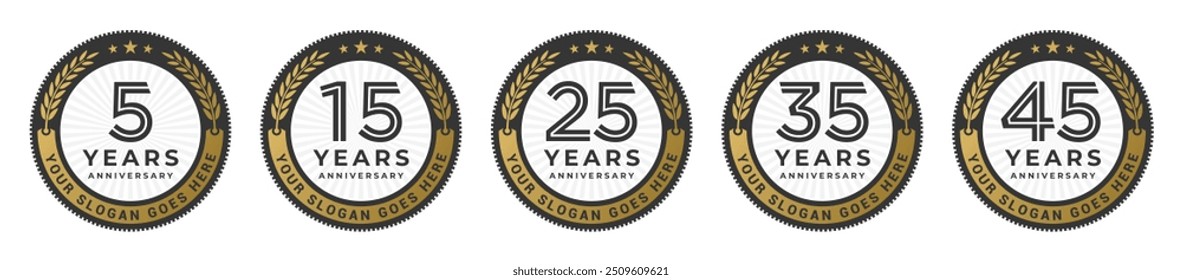 Set aus 5 bis 45 Jahren Jubiläum Gold Logo mit Lorbeerkranz Emblem Vektordesign Set einzeln