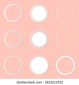 Conjunto de 9 marcos redondos con remolinos, ornamento vectorial, marco vintage. Marco blanco con encaje para corte de papel o madera. Ornamento Doily. Decoración redonda.
