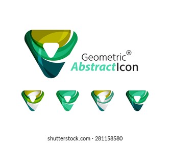 Conjunto de triángulos abstractos del logotipo de la compañía geométrica, flechas. Ilustración vectorial del concepto de forma universal hecho de varios elementos superpuestos de ondas