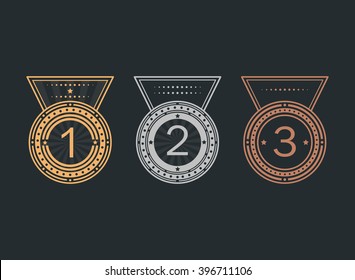 Conjunto de iconos de logros. Medallas de oro, plata y bronce. Colección de elementos para el ganador. Juego de emblemas de premio para juegos, sitios web o aplicaciones. Pictograma trofeo. Estilo vectorial plano.