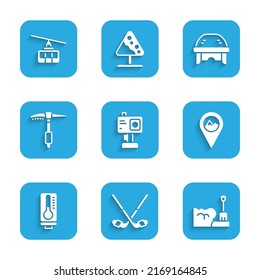 Set Action-Kamera, Eishockeyschläger, Schneeschuhe, Lage mit Berg, Meteorologie-Thermometer, Axt, Hockey-Helm und Cable-Car-Ikone. Vektorgrafik