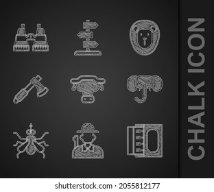 Coloca cabeza de búfalo africana, cazador, caja de fósforo y fósforos, elefante, mosquito, hacha de madera, león silvestre y icono de Binoculares. Vector