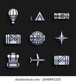 Conjunto de boleto de avión, avión, maleta para viajes y pegatinas, rosa de viento, mochila de senderismo e icono de globo de aire caliente. Vector
