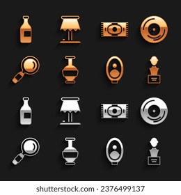 Set Ancient Amphorae, Vinyl Scheiben, Gypsum-Kopfskulptur-Büste, Porträtmalmuseum, Magnifying Glas, Klassischer Teppich, Flasche Wein und Tischlampe Symbol. Vektorgrafik