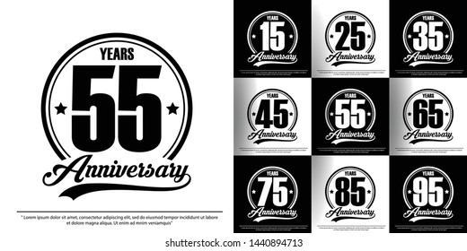 conjunto de emblema de la celebración del aniversario, etiqueta del logo del 15-95 aniversario, sello en blanco y negro aislado. diseño de plantilla para web, afiche, folleto, folleto, volante, felicitación y tarjeta de invitación