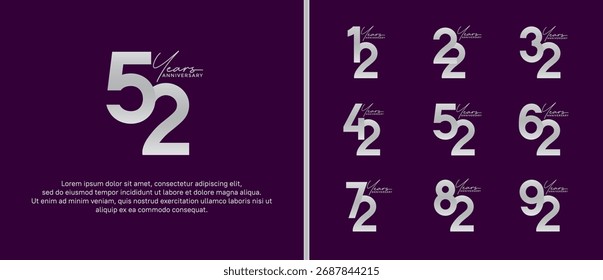 Conjunto de logotipo de aniversario de color plateado plano sobre fondo púrpura para el momento de la celebración