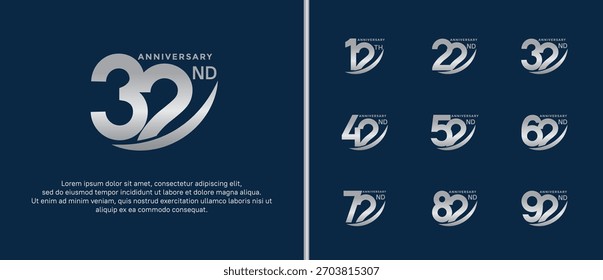 Conjunto de logotipo de aniversario de color plateado plano sobre fondo azul para el momento de la celebración