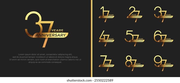 Conjunto de logotipo de aniversario color oro y cinta sobre fondo negro para el momento de la celebración