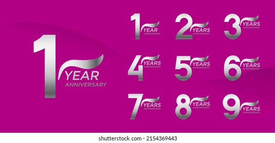 Juego de Aniversario logotipo color plata con fondo morado para celebración