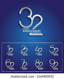 conjunto de aniversario logotipo color plata edición premium sobre fondo azul para celebración