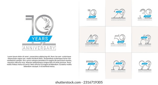 juego de aniversario logotipo color plata con adorno y cinta azul para evento de celebración especial