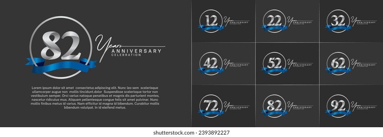 Juego de Aniversario Logotipo color de plata con anillo y cinta azul puede ser usado para celebración de día especial