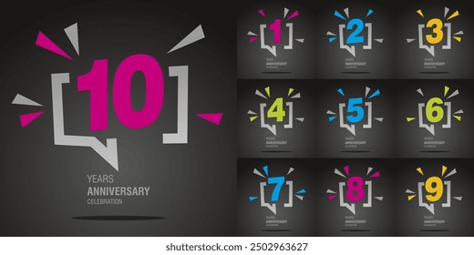 Conjunto de emblemas de diseño creativo de Vector de aniversario con números coloridos en la burbuja de discurso sobre fondo negro para evento de celebración, invitación, saludo, Plantilla de Web