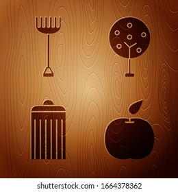 Set Apfel, Gartenrake, Mülltonne und Baum auf Holzhintergrund. Vektorillustration