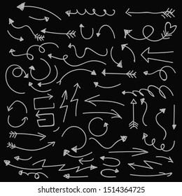 Conjunto de flecha en estilo doodle aislado en fondo negro, Tema de flecha dibujado a mano Vector. Ilustración del vector