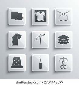 Set Awl ferramenta, Tesouras, Camadas vestuário têxtil, Agulha com fio, Thimble para costura, Padrão de costura, rolo de tecido têxtil e agulhas de tricô ícone. Vetor