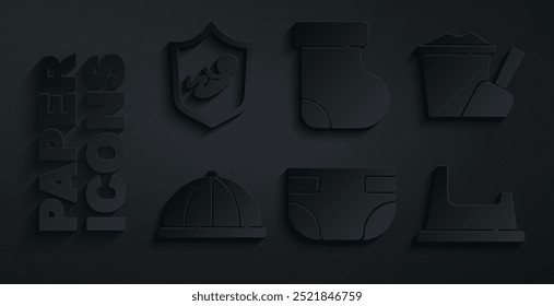 Set Baby fralda absorvente, Areia no balde com pá, chapéu, vaso, meias roupas e no ícone de escudo. Vetor