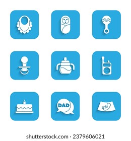 Set Baby Boton, Speech bubble dad dad dad dad, Ultrasonido del bebé, Monitor Walkie Talkie, Pastel con velas ardientes, un pacificador ficticio, juguete Rattle e ícono de la bib. Vector