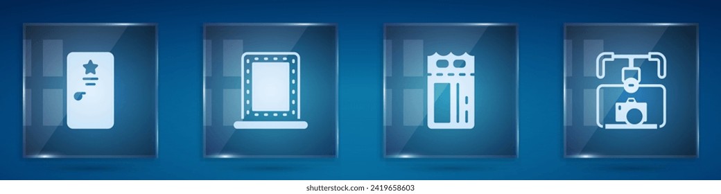 Ubicado en el segundo plano, espejo de maquillaje con luces, boleto de cine y cámara estabilizadora Gimbal. Paneles de vidrio cuadrado. Vector