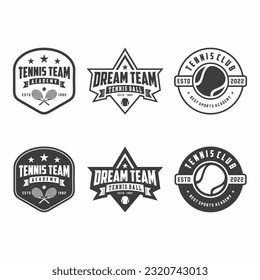 Set mit Badge-Emblem Tennis-Club, Turnier, Tennis-Logo-Design, Tennisschläger und Ball-Vektorgrafik auf weißem Hintergrund