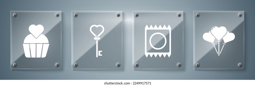 Ponga globos en forma de corazón, Condón en paquete, Llave en forma de corazón y pastel de boda con corazón. Paneles de vidrio cuadrado. Vector