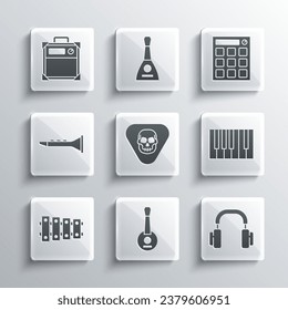 Set Banjo, Headphones, Grand piano, Guitar pick, Xylophone, Clarinet, amplifier and Drum machine icon. Vector