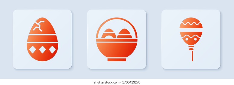 Fijar la cesta con huevos de Pascua, huevo rayado y globos con cinta. Botón cuadrado blanco. Vector
