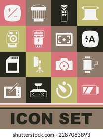 Fijar la batería para la cámara, el cartucho de rollo de la cámara, flash automático, control remoto, foto, compensación de exposición e icono. Vector