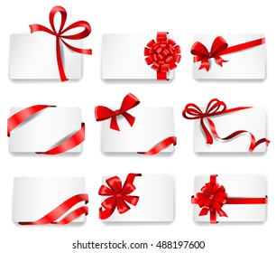 Juego de bellas tarjetas con arcos de regalo rojos con cintas. Ilustración vectorial. 