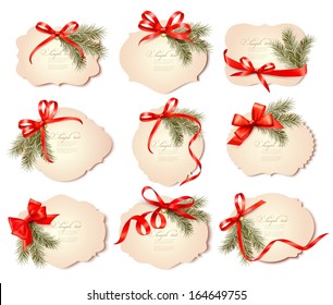Juego de hermosas tarjetas de regalo de navidad con arcos de regalo rojos con cintas Vector 