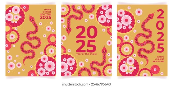 Conjunto de hermosos fondos florales con serpiente para celebrar el año Nuevo chino 2025. Cartel festivo con serpiente, abanicos y flores. Postal, Anuncio, volante, invitación, cubierta