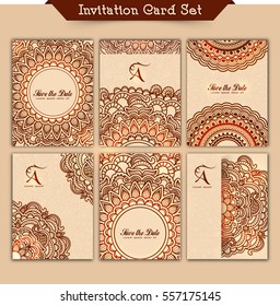 Conjunto de belos cartões de convite decorados com belo design floral tradicional.