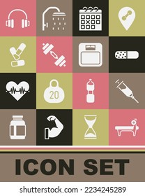 Ponga un banco con barbel, jeringa de dopaje, píldora de vitamina, aptitud para el calendario, timbre, audífonos e icono de báscula en el baño. Vector