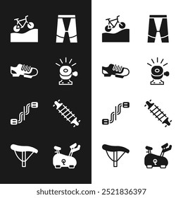 Conjunto de campana de bicicleta, zapatos, bicicleta de montaña, pantalones cortos de ciclismo, pedales, suspensión, estacionario e icono de asiento. Vector