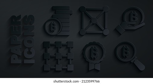 Ajuste Bitcoin, retención de mano, tecnología Blockchain, vidrio de aumento con y icono. Vector